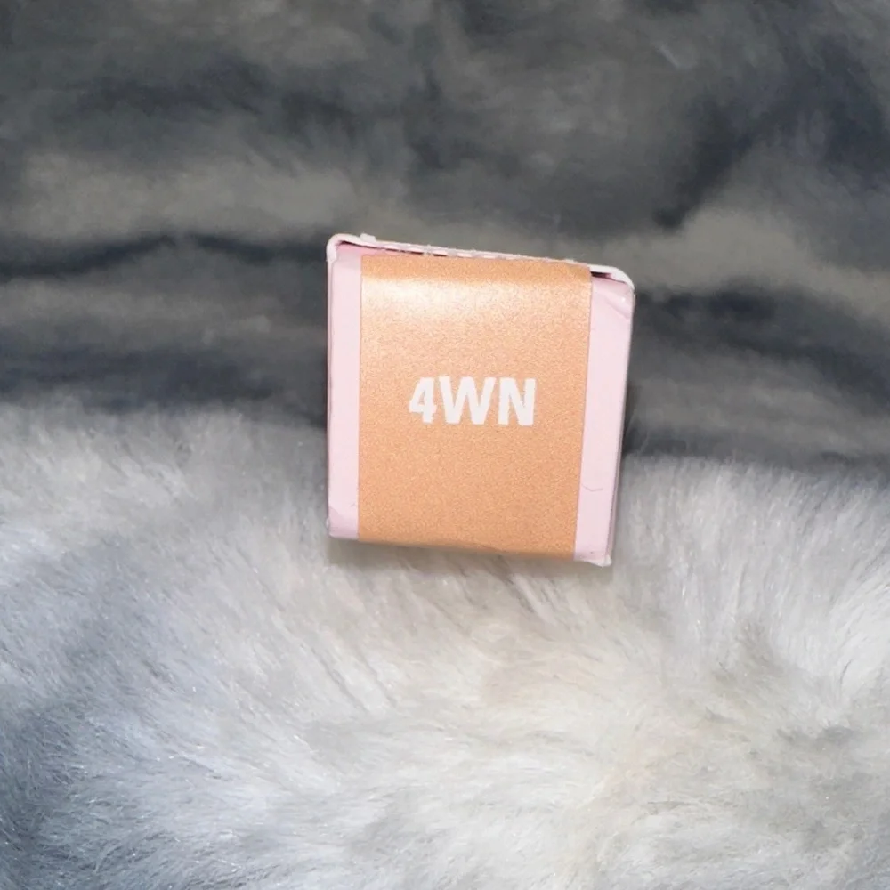 Kylie Cosmetics Power Plush Concealer - 4WN - NEW